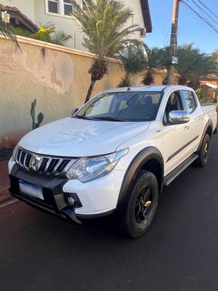 MITSUBISHI L200 TRITON 2.4 16V TURBO DIESEL OUTDOOR HPE CD 4X4 AUTOMÁTICO